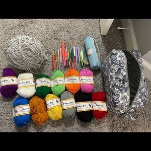 Crochet supplies set